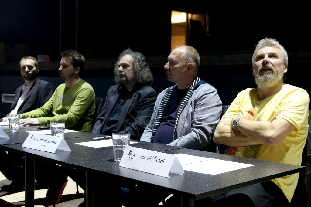 tiskova konverence - P. Štěpánek, D. Giač, D. Čada, arch. F.Šmédek, JUDr. J. Štopl (foto Zuzana Pálešová)